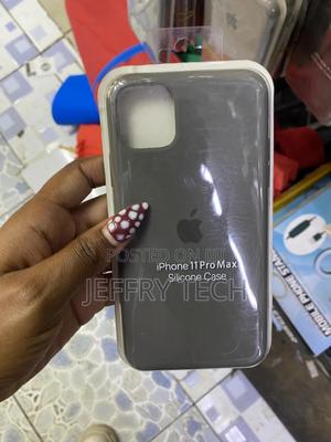 Tomoto iPhone 11 Pro Max Liquid Silicone Cover With Microfiber Lining - thumbnail 2