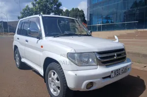 Mitsubishi Pajero 2002 White