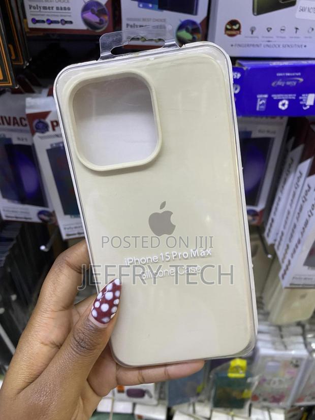 Hermes iPhone 15 Pro Max Liquid Silicone Case With Microiber Lining - thumbnail 3