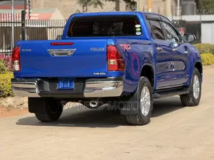 Toyota Hilux 2018 Blue