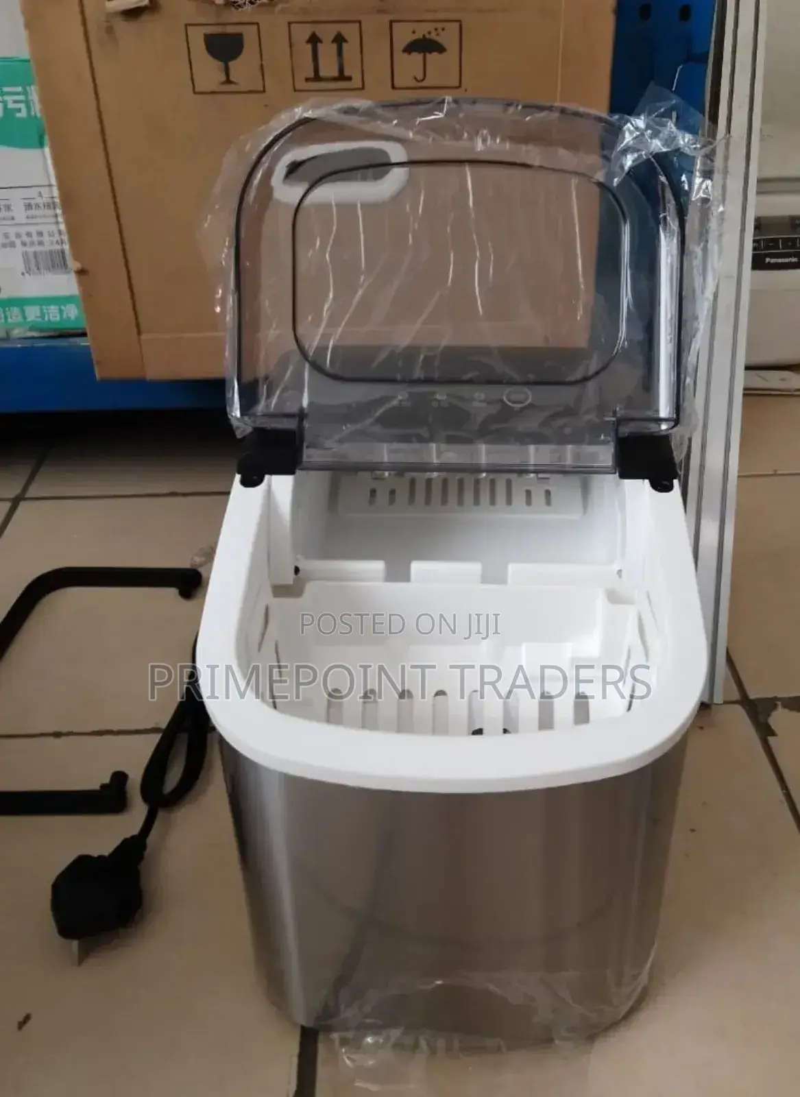 Compact Powerful 15-Litre Ice Cube Machine