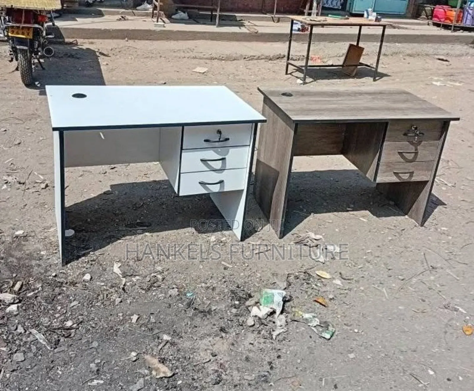 Compact Office Desk Ideal for Small Rooms