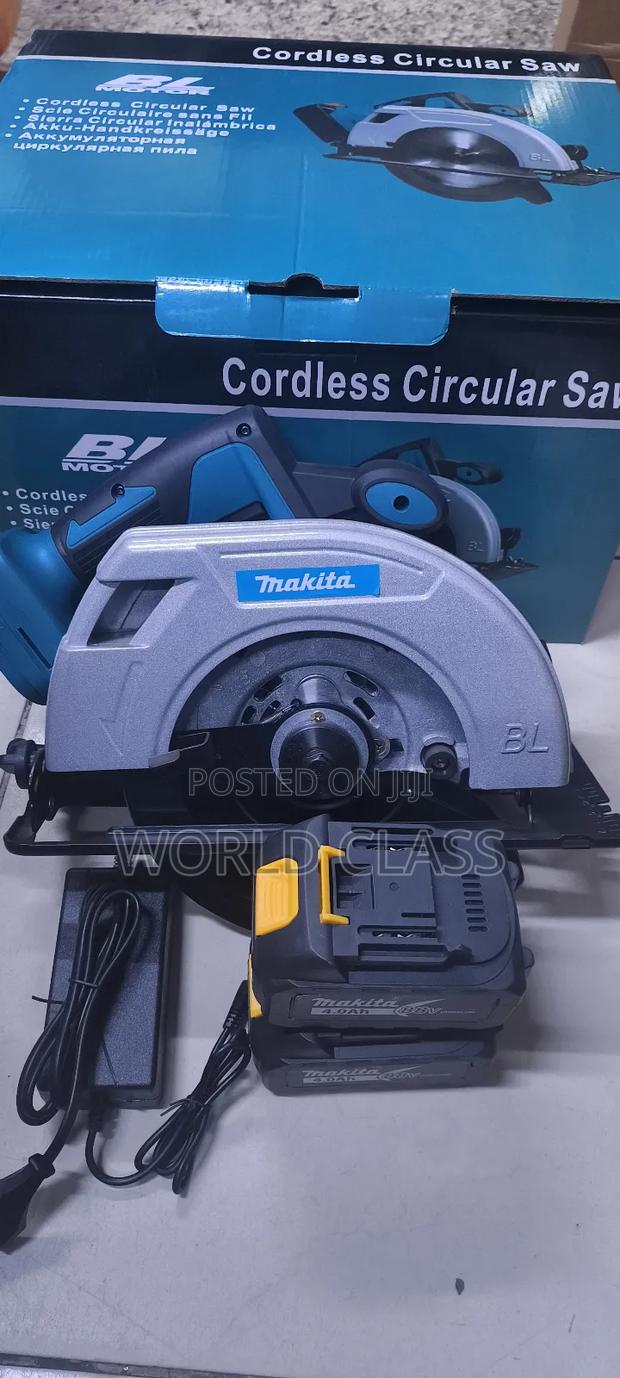 Cordless Makita Circular Saw - main view