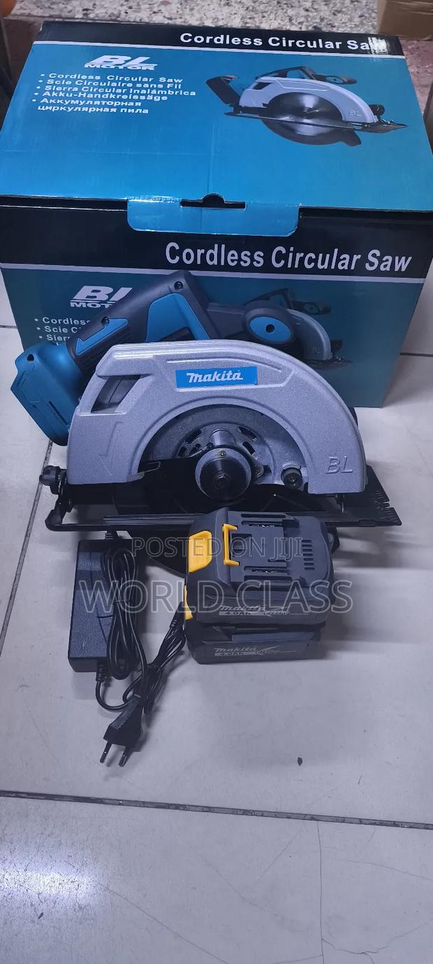 Cordless Makita Circular Saw - thumbnail 2