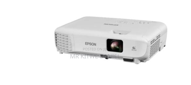 Epson Eb E01 Xga 3 LCD Projector - main view