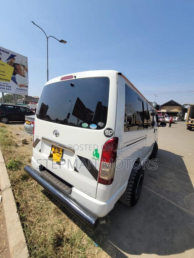 Toyota HiAce 2016 White - main view