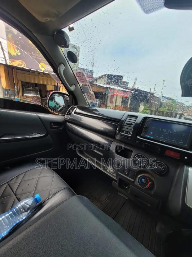 Toyota HiAce 2016 White - thumbnail 7