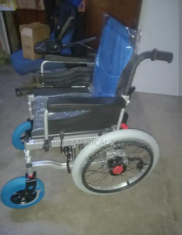 Electric Wheelchair - thumbnail 3