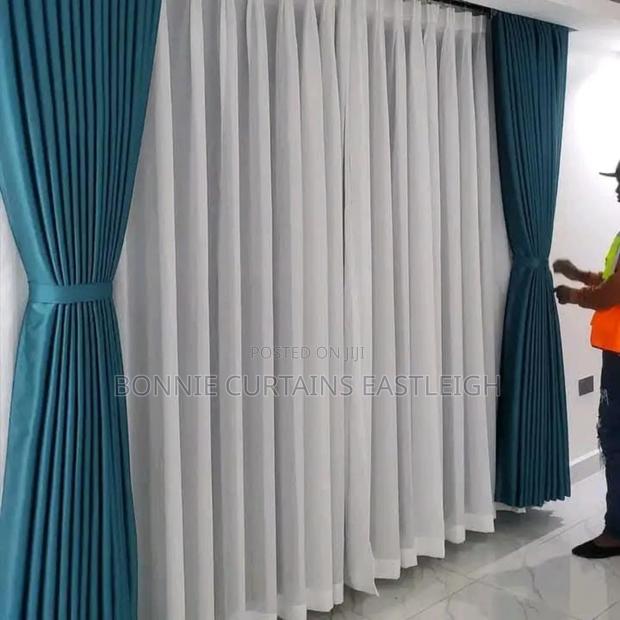 Off White With Gold Curtains - thumbnail 4