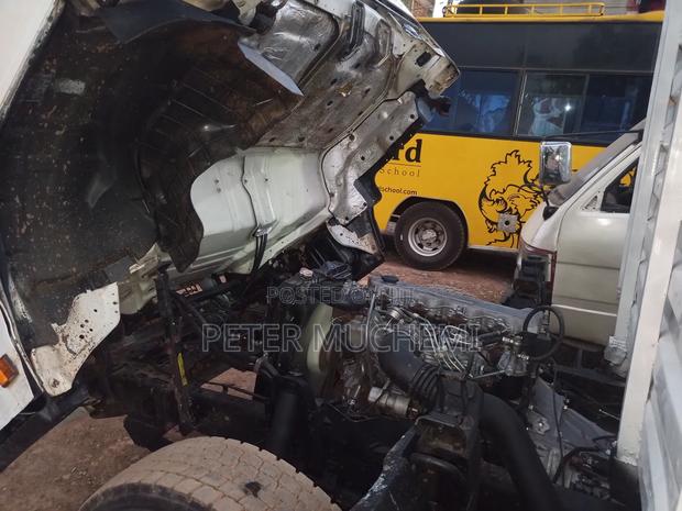 Isuzu NPR 2016 White - thumbnail 5