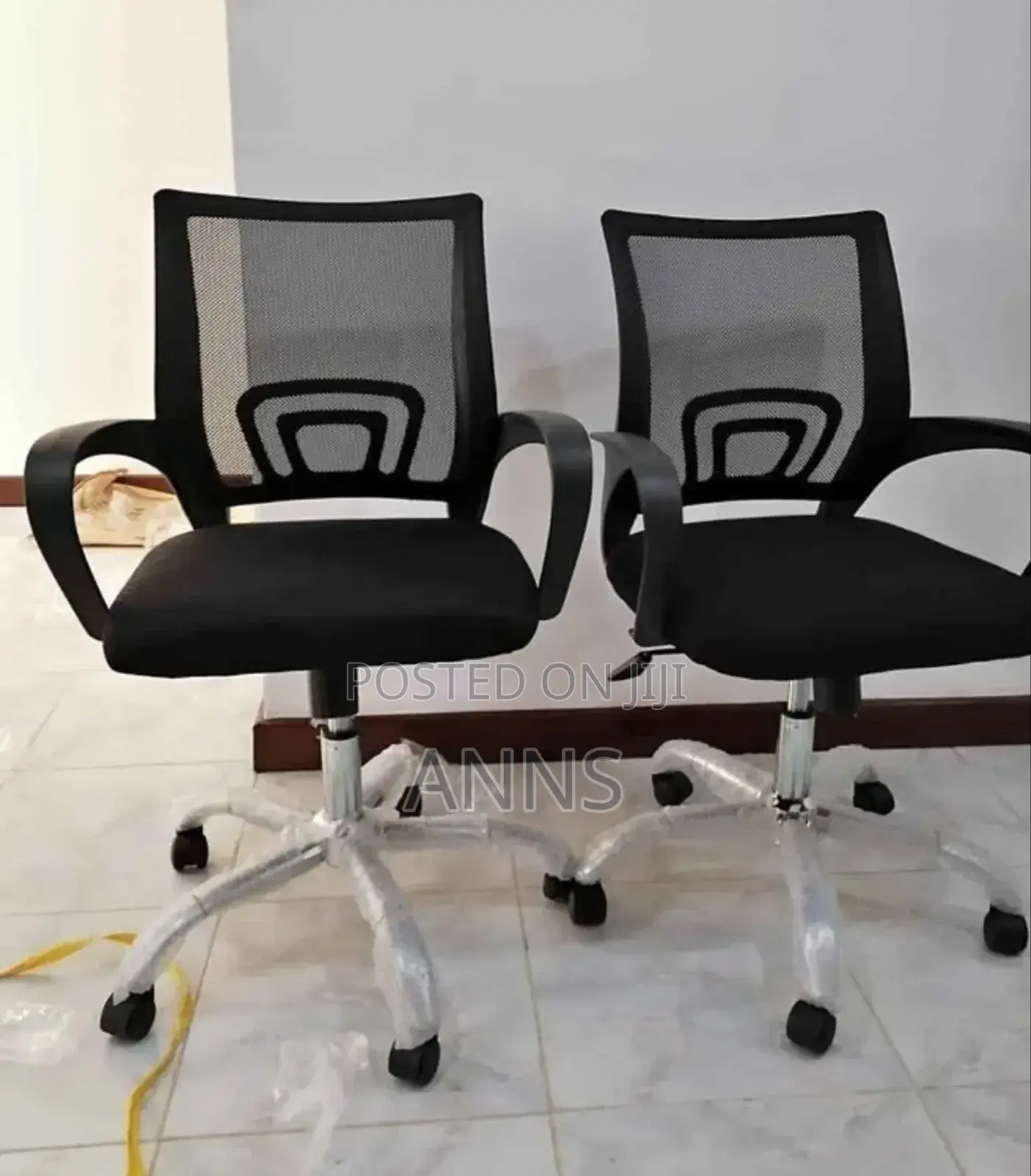 Black Office Durable Chair/ Adjustable Free Seat*