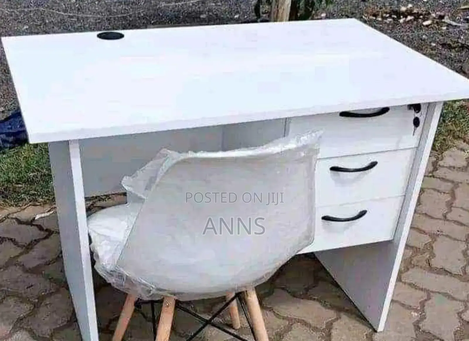 White Office Desk With Shelves/ Quality Desk*