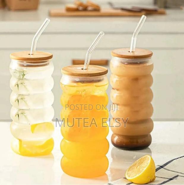 Borosilicate Ripple Wave Glass Cup With a Bamboo Lid - thumbnail 3