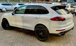 Porsche Cayenne Platinum Edition AWD 2018 White