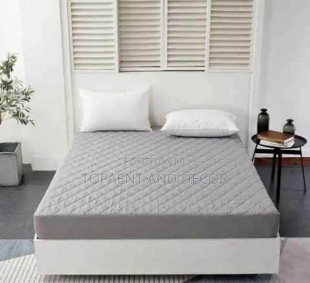 Hotel Quality Standard Water Proof Mattress Protector - main view