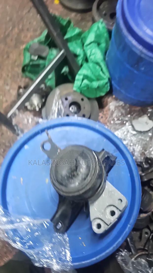 Vitz Jewela Engine Mounting - main view