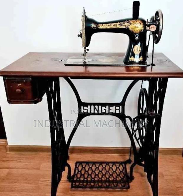 Singer Sewing Machine With Table - main view