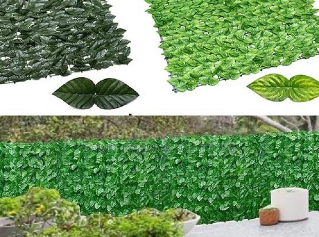 Low Maintenance Artificial Fence - thumbnail 2