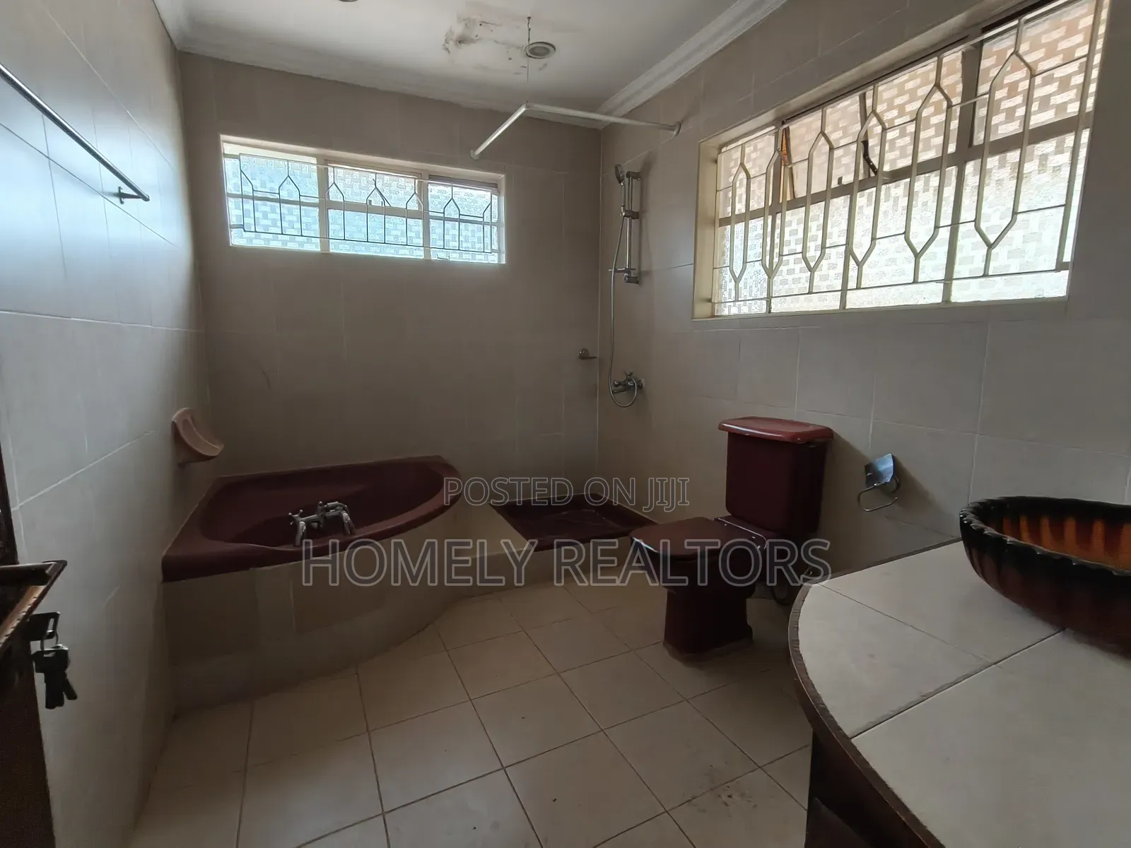 6bdrm Maisonette in Nairobi, Karen for rent