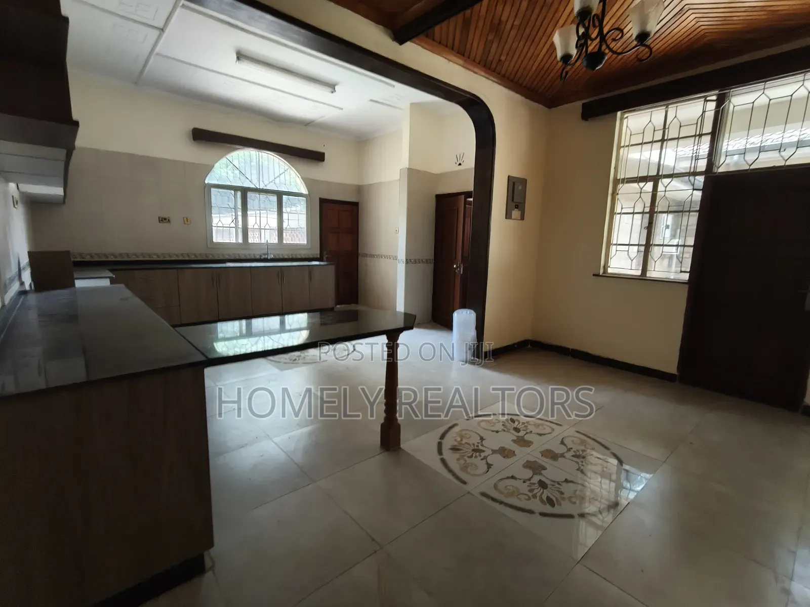 6bdrm Maisonette in Nairobi, Karen for rent