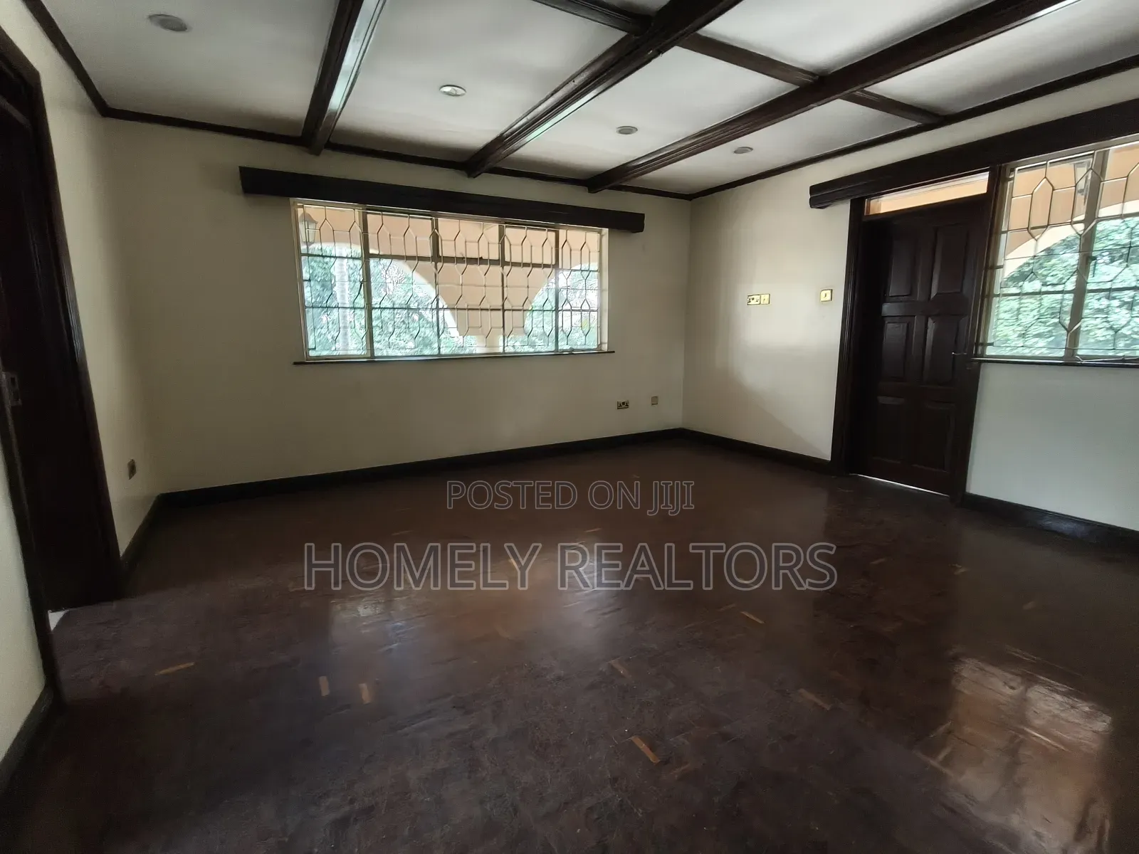 6bdrm Maisonette in Nairobi, Karen for rent