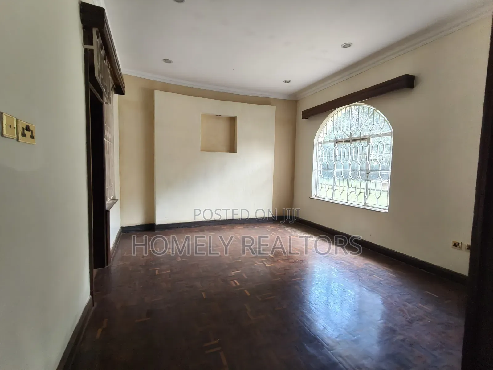6bdrm Maisonette in Nairobi, Karen for rent