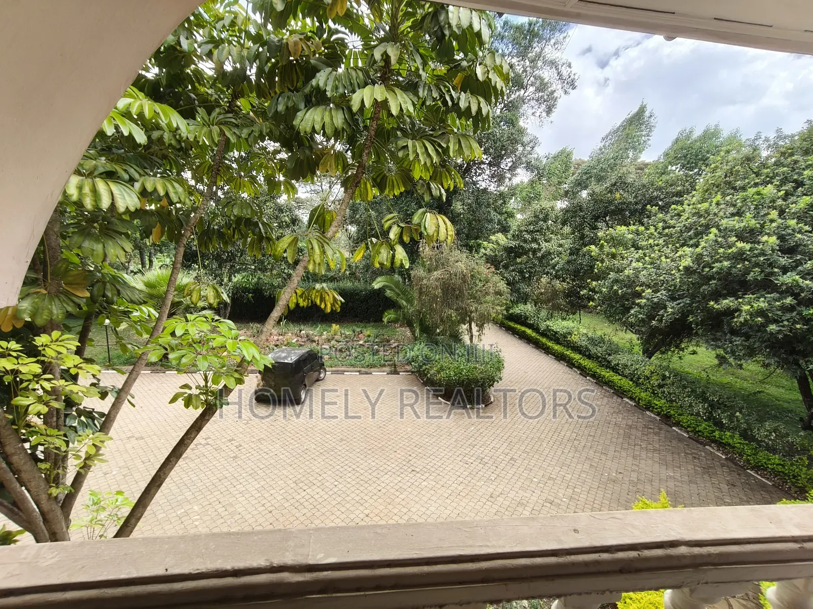 6bdrm Maisonette in Nairobi, Karen for rent
