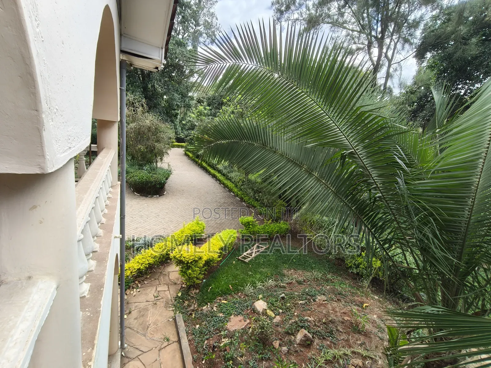 6bdrm Maisonette in Nairobi, Karen for rent