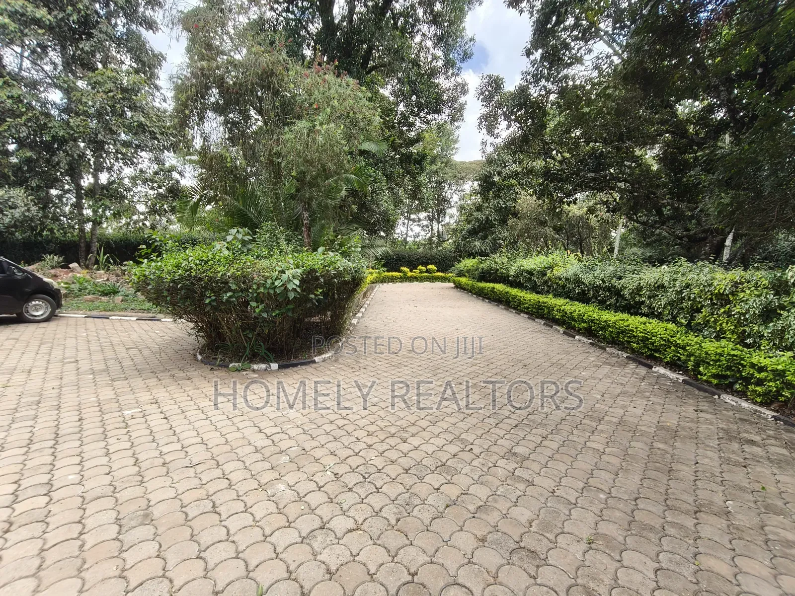 6bdrm Maisonette in Nairobi, Karen for rent