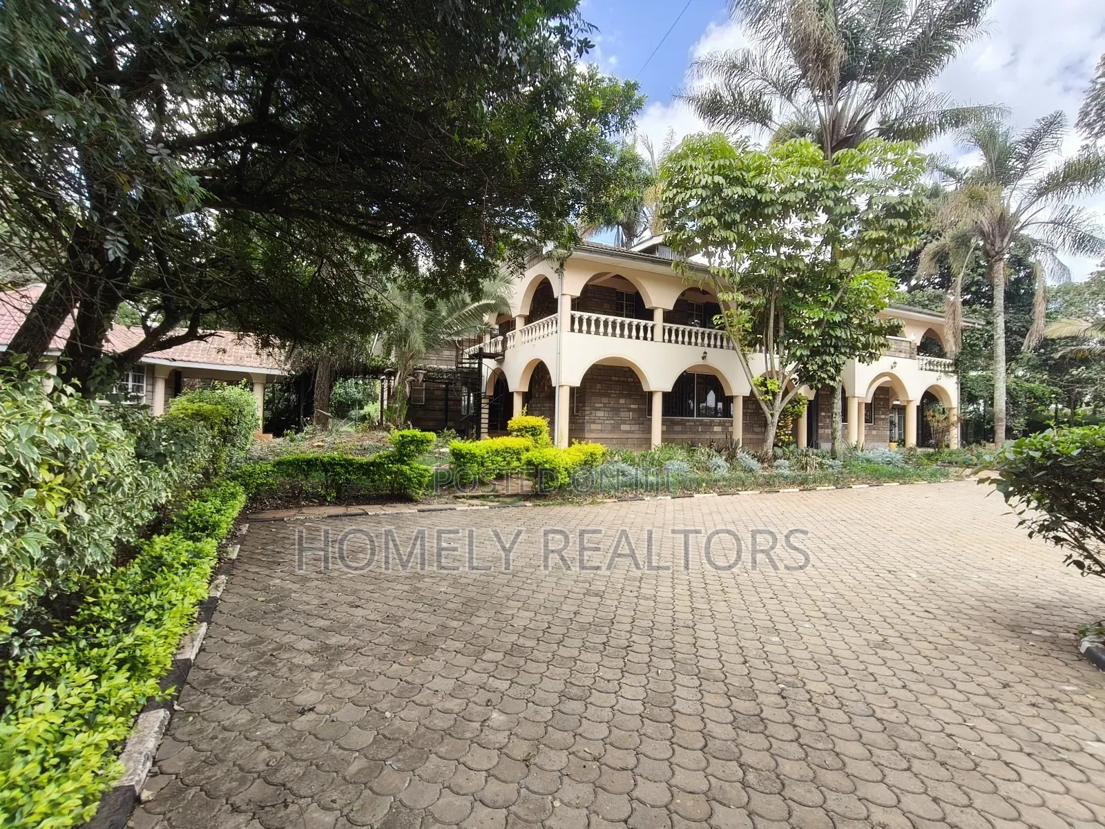 6bdrm Maisonette in Nairobi, Karen for rent