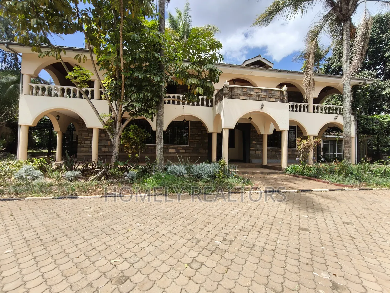 6bdrm Maisonette in Nairobi, Karen for rent