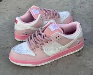 Nike Sb Dunk Low Elite in the Pink and White Sneakers