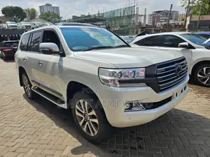 Toyota Land Cruiser 4.6 V8 ZX 2016 White