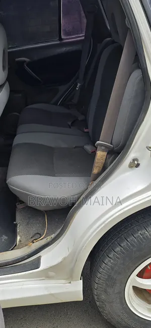 Toyota RAV4 2005 White