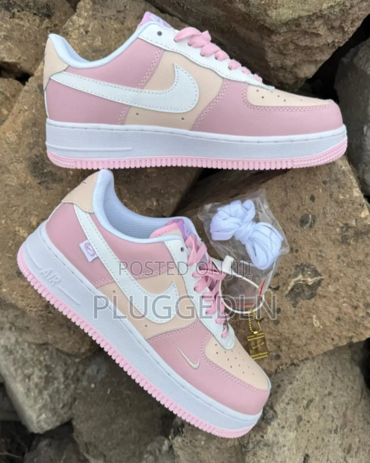 Nike Air Force 1 Low-Top Sneakers9