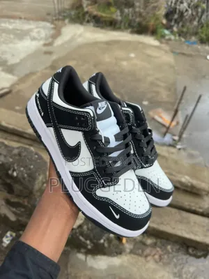 Nike Low Dunk Batman Sneakers