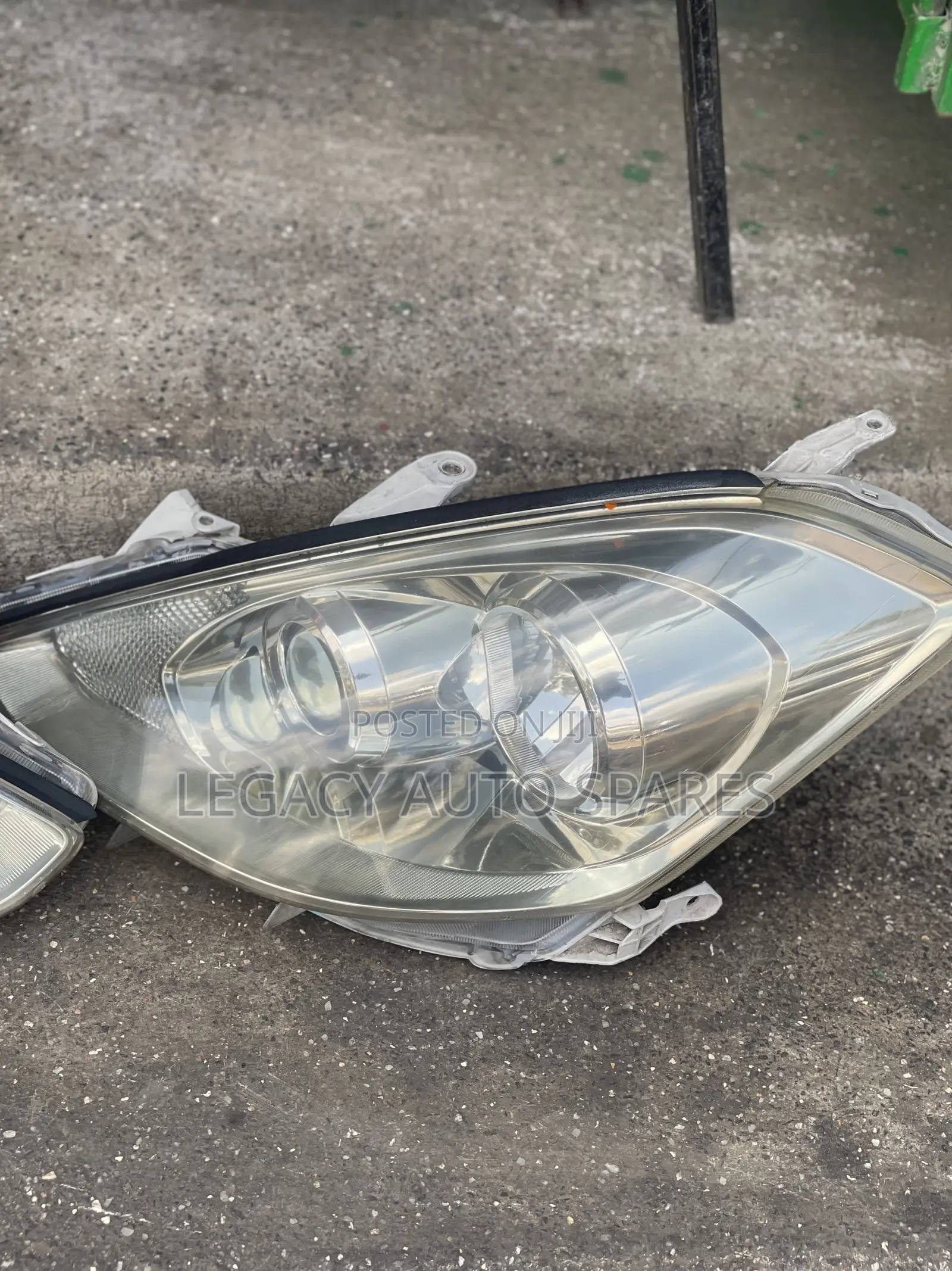 Toyota Caldina Headlights