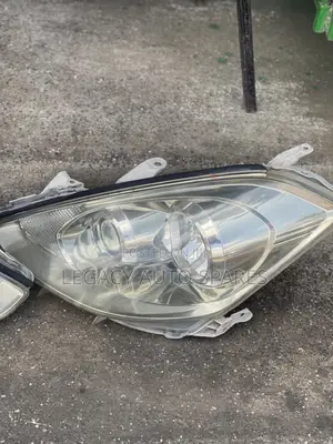 Toyota Caldina Headlights