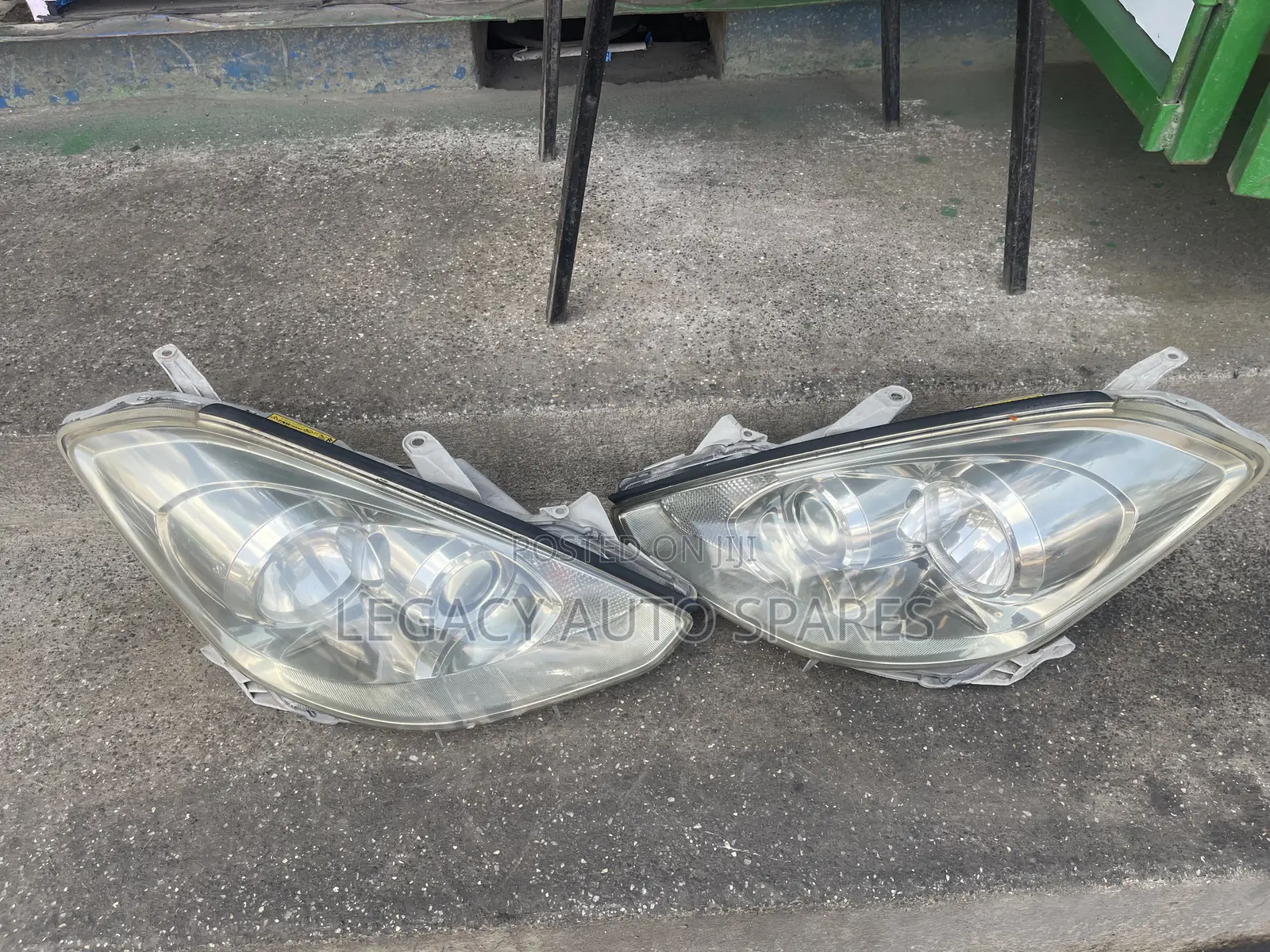 Toyota Caldina Headlights