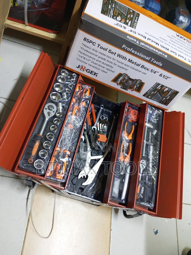 85pcs Tool Set With Metal Box