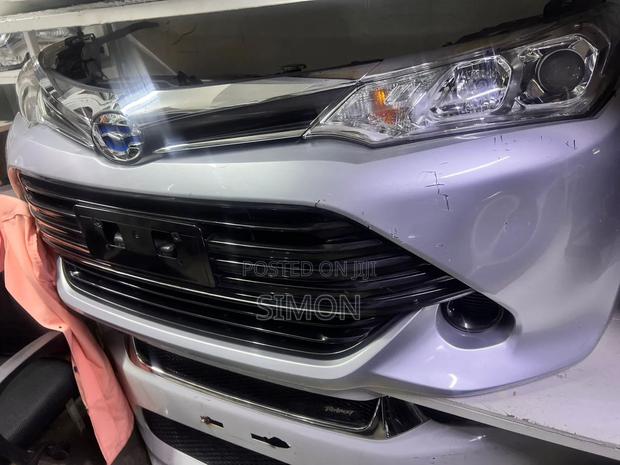 Nosecut Toyota Corolla Axio - main view