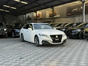 Toyota Crown 2019 Pearl