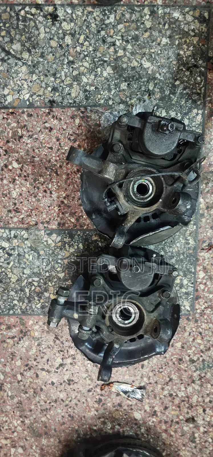 Front Hub Noah 4wd
