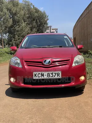 Toyota Auris 2010 Red