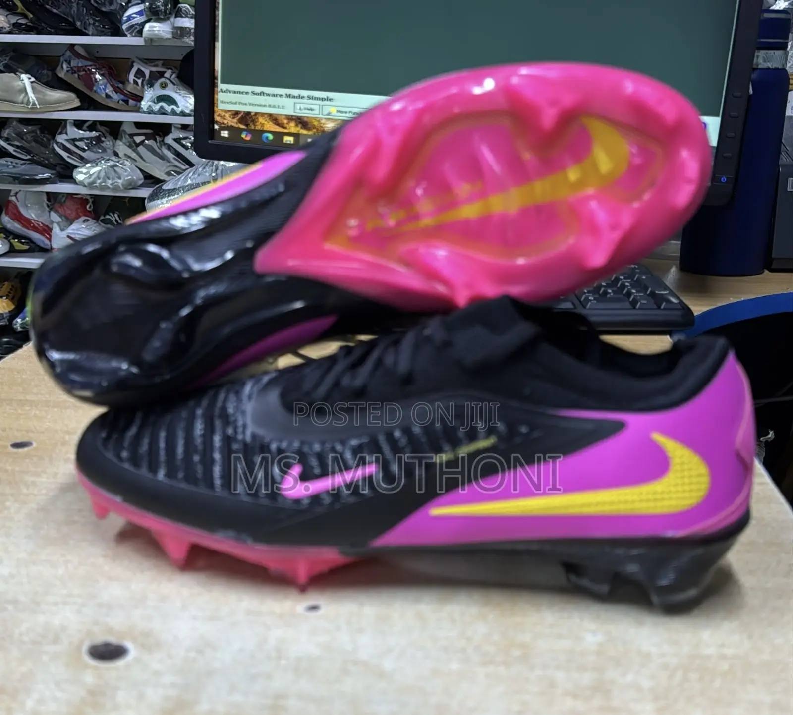 Nike Phantom 6 Football Boot Ft Gripknit Upper and Cyclone Sole Plate