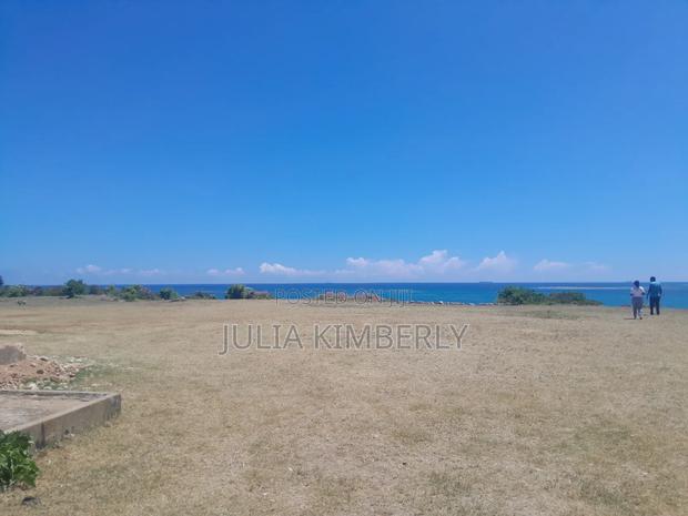 3.3mill Beach Front 50 by 100s - thumbnail 6