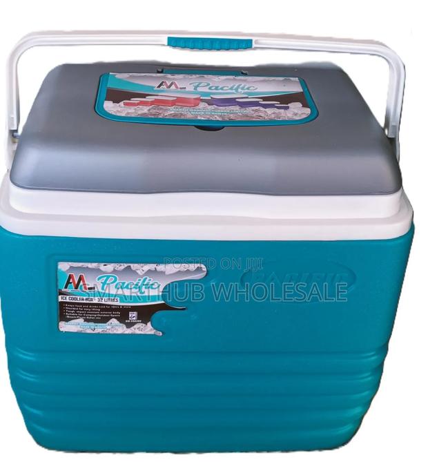 32 Litres Pacific Cooler Box - main view