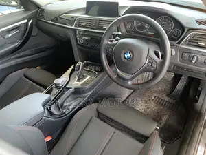 BMW 320i Sedan RWD 2018 Silver