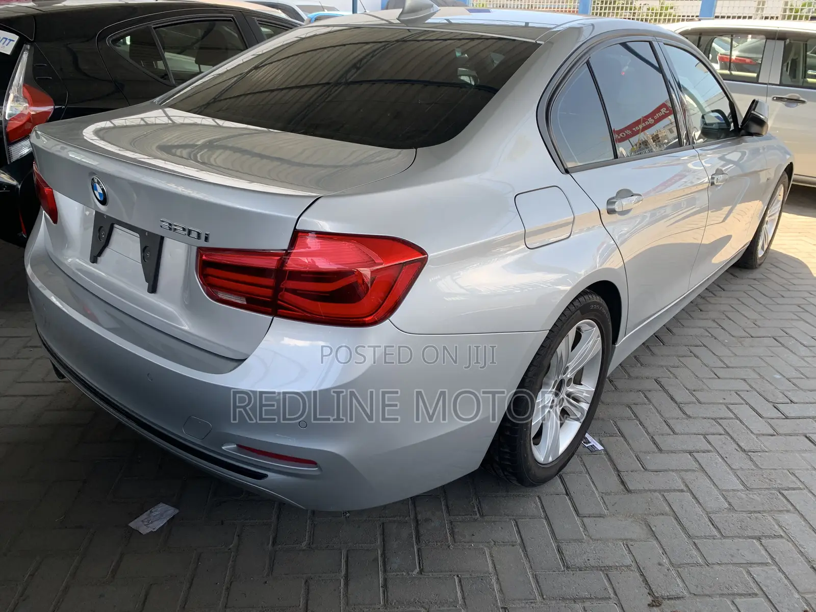 BMW 320i Sedan RWD 2018 Silver
