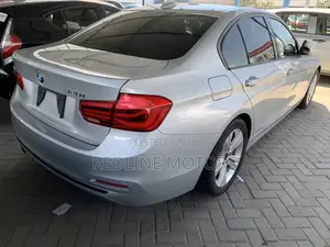 BMW 320i Sedan RWD 2018 Silver